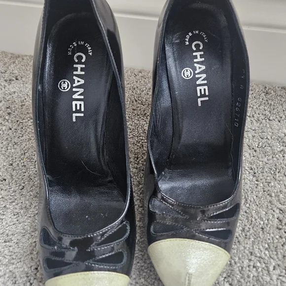 Pre loved authentic Chanel pumps - Picture 5 of 15